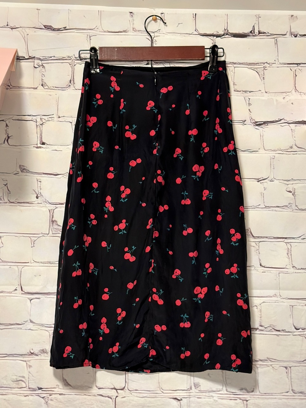 HVN Y2K MIDI CHERRY PRINT SILK SKIRT SIZE 0 BLACK RED NOVELTY GRUNGE FLIRTY - Picture 3 of 9